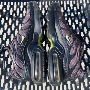 Black & Green Nike Air Max Plus
